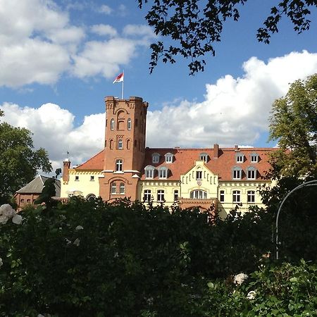 Schloss Lelkendorf - Fewo Parkblick Esterno foto