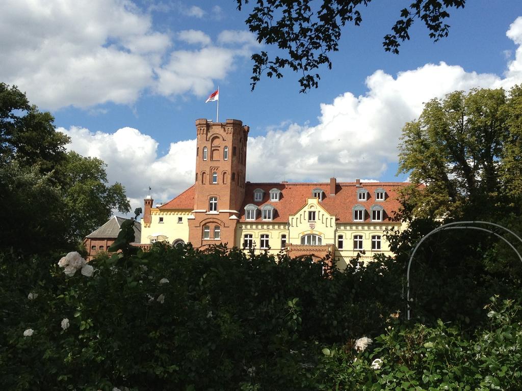 Schloss Lelkendorf - Fewo Parkblick Esterno foto