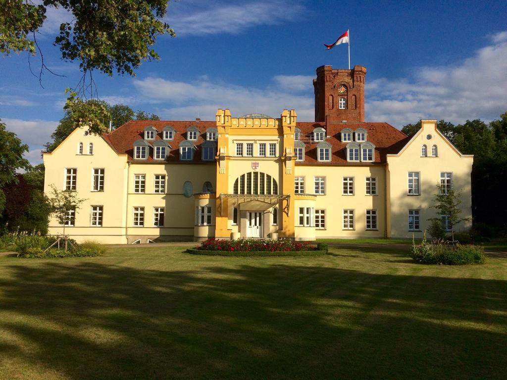 Schloss Lelkendorf - Fewo Parkblick Esterno foto